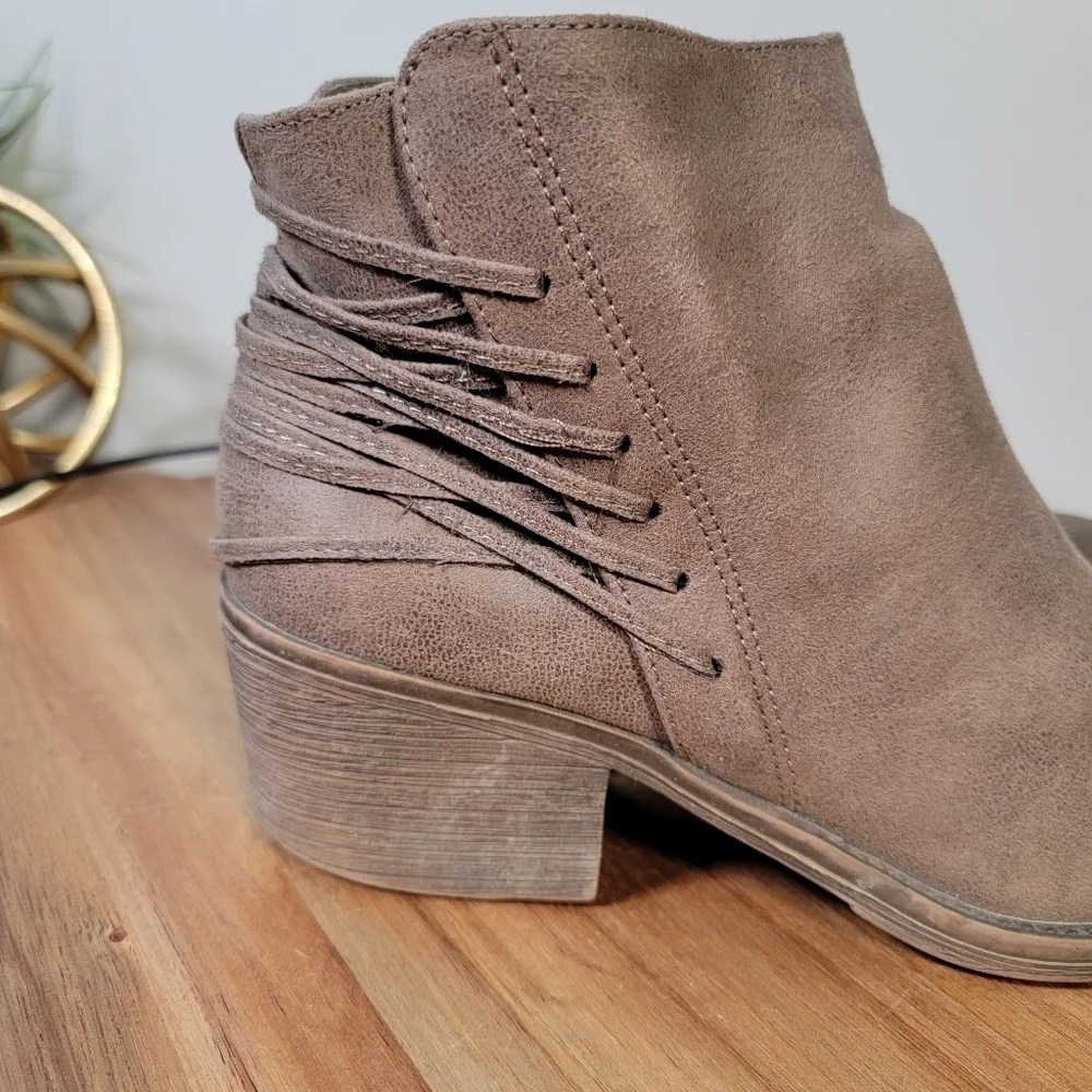 Very Volatile Vegan Leather Ankle Boots Size 8